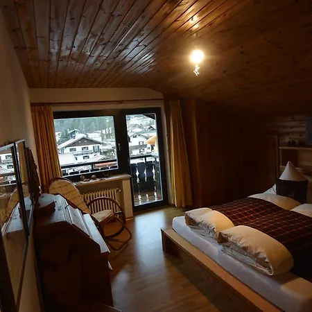 公寓 Ferienwohnung Kranzbergblick 米滕瓦尔德